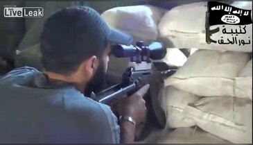 Keskin nişancı caddedeki adamı vurdu