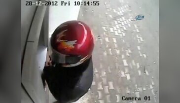 Kasklı hırsız kameralardan kaçamadı