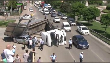 İzmir Yolu'nu kilitleyen feci kaza