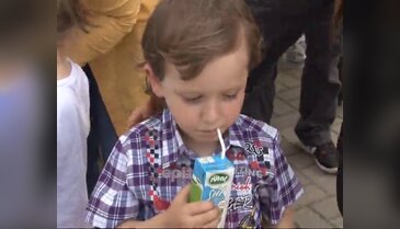 "Milli içkimiz ayran" diyerek 10 bin ayran ve süt dağıttılar