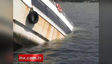Turistik yat sulara gömüldü