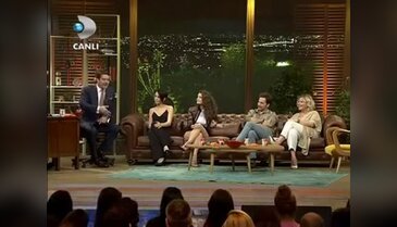 Beyaz Show'da dekolteler yarıştı