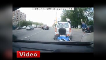 Güldüren kaza anı kamerada