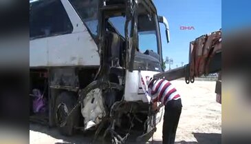 Bursa'da öğrenci servisi devrildi:1 ölü