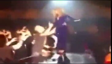 Beyonce sahnede tacize uğradı