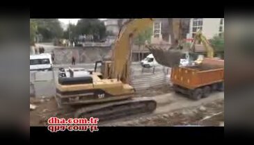 BDP'li Önder iş makinalarının önüne geçti