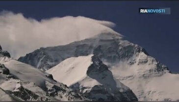Everest'in zirvesinden paraşütle atlama anı