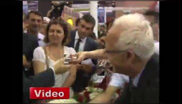 Kılıçdaroğlu'ndan Maltepe standına ziyaret