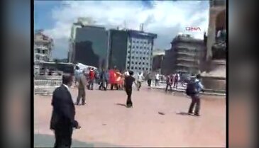 Taksim'de Ülkücü gruba polis müdahalesi