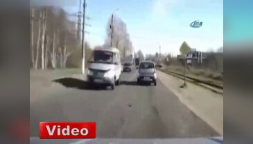Kafası camdan fırladı!