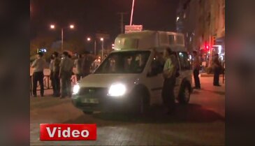 Ayağı kırılan eylemciyle polisin güldüren dialoğu