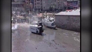 TOMA alev alev yandı