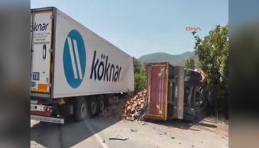 TIR ile kamyon çarpıştı: 1 ölü