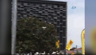 Polis oyuncak helikopter düşürdü!