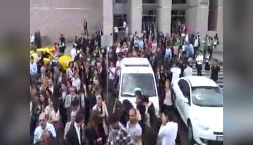 Avukatlardan adliyede gözaltına protesto