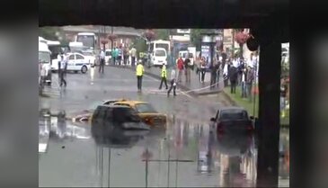 İstanbul'da yağmur yağdı böyle oldu!