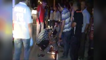 Hafif ticari araç ile otomobil çarpıştı