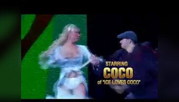 Coco'dan striptiz şov!