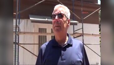 Yürüyen Köşk'te Duran Adam eylemi