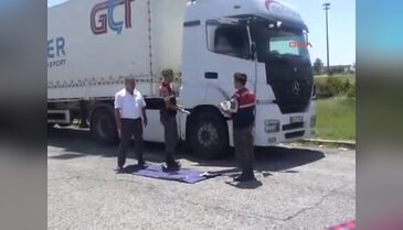 TIR sürücüsü çekicinin içinde ölü bulundu