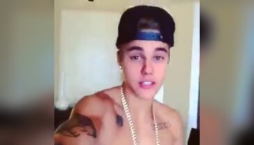 Justin Bieber çıplak