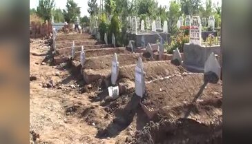 Kazada ölen 9 kişi yanyana gömüldü