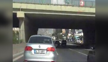 3 gecekondu alev alev yandı