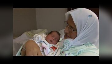 54 yaşında anne oldu