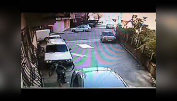 Küçük hırsız kameralardan kaçamadı