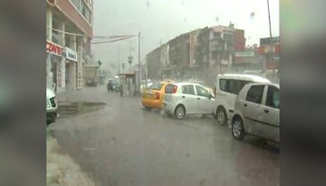 Bursalılar yağmura hazırlıksız yakalandı