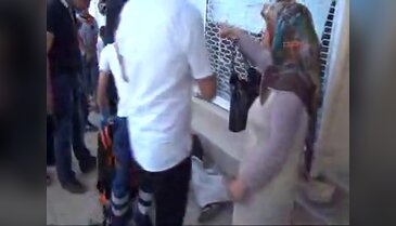 Önce bileğini kesti sonra fare zehiri içti