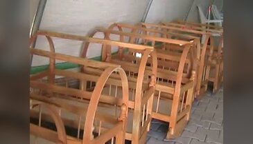 Çadır kentte yeni doğan bebekler için beşik dağıtıldı