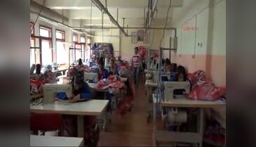 Kadınlar meslek öğreniyor
