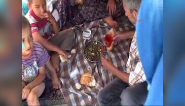 Kirayı ödeyemeyen aile sokakta kaldı