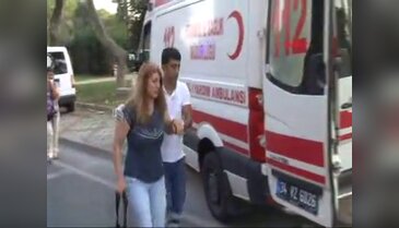 Otobüs tarihi binaya çarptı