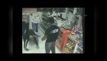 Dövüşçülüğüne güvenen tacizci feci dayak yedi