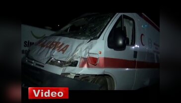 Ambulans kaza yaptı