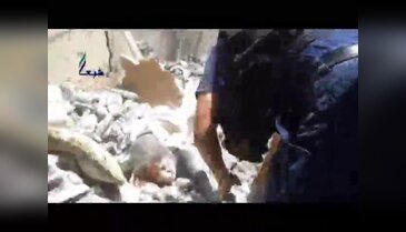 Bombardıman enkazından inanılmaz kurtuluş