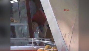 Başörtülü öğretmene yumruklu saldırı