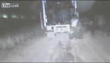 Mülteci kaçıran araca polis baskını