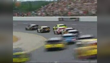 Nascar yarışına kazalar damga vurdu