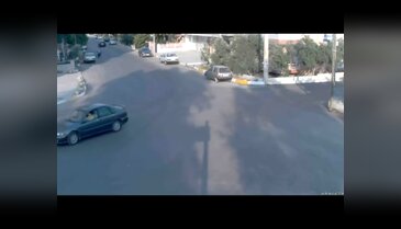 At, motosiklet sürücüsüne kafa attı