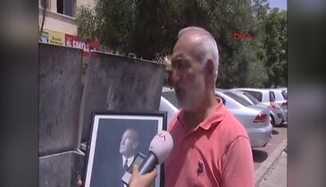 Atatürk posterlerini çöpe attılar