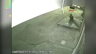 Arkadaşını bıçakladı