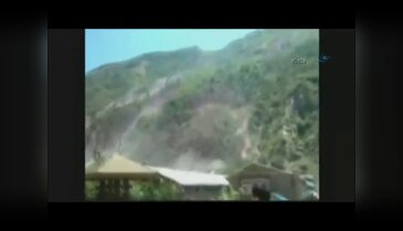 Çin'de heyelan evleri yuttu