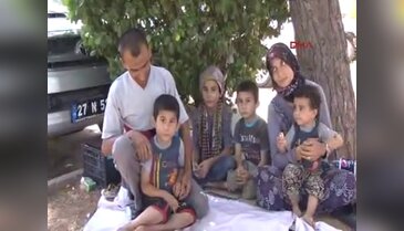 Evleri Hükümet Konağı bahçesi!