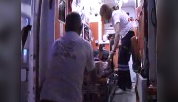 Yük treni otomobili ikiye böldü
