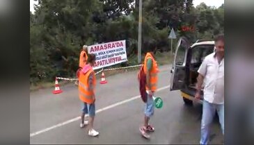Tek başına yol kapattı
