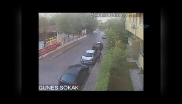 Laptoplu oto hırsızlara kameralara yakalandı
