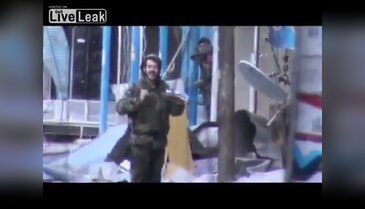 Suriye'de asker, isyancılar ile tartıştı